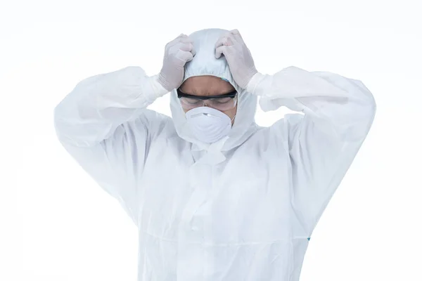 Médico Cansado Com Roupas Protetoras Por Causa Coronavírus Fundo Branco — Fotografia de Stock