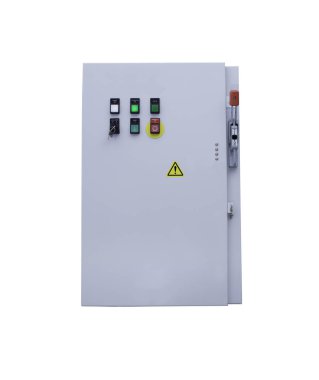  Beyaz arka planda elektrik kontrol dolabı. Kesme yolu.