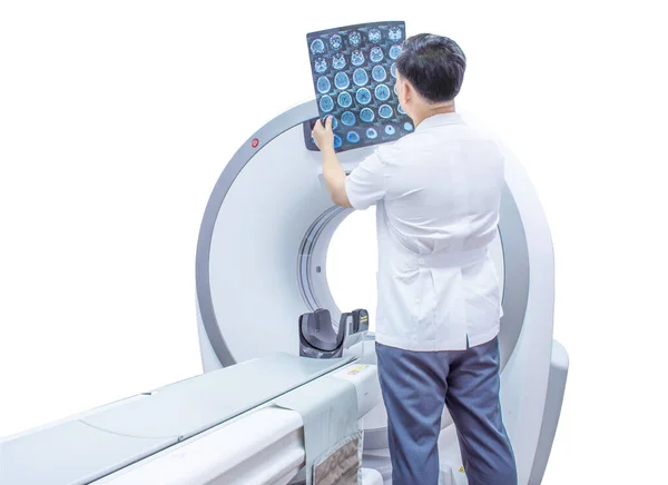 Médico Radiologista Hospital Procurando Imagem Tomografia Computadorizada Cérebro — Fotografia de Stock