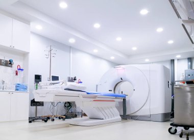 Tomografi odasındaki çoklu detektör tomografisi (Bilgisayarlı Tomografi) tıbbi ekipmanı.