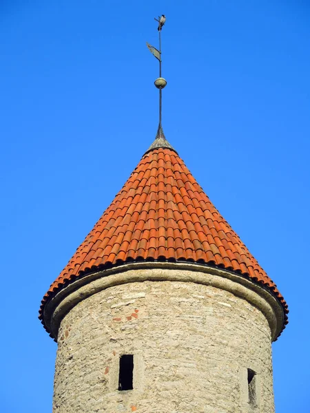 De toren van de Viru poort in Tallinn — Stockfoto