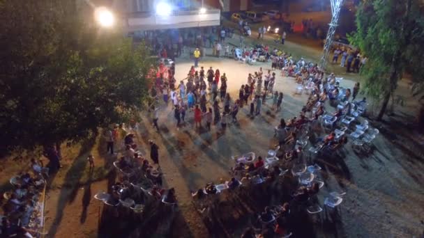 Настоящая Свадьба Этнической Деревни Танцы Цыган Цыган Halay Танцоры Образуют — стоковое видео