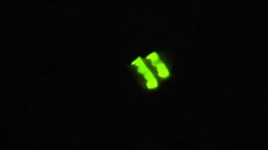 Ateşböceği, Lampyris noctiluca cinsinin bir ateşböceği türüdür. Göze çarpan bir cinsel dimorfizm sergiliyor. Şeffaf alt kısımdan sarımsı yeşil ışık yayıyorlar. Işık üretimi oksijen