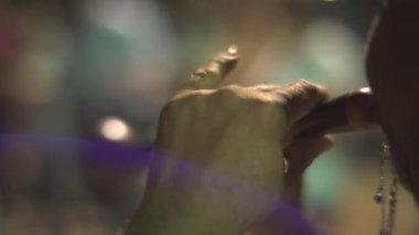 Kraliyet mensubu isimsiz etnik müzik. Duduk 'la geleneksel halay dansı. Orta Doğu 'nun folkloru. Bu Zurna ve Davul 'da düğün sırasında çalınır. Davul perküsyon müzik enstrümanıdır. Shalwar yerlisi Türk köylüleri etnik köken 4k.