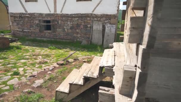 Antiga Casa Aldeia Clássica Tradicional Com Paredes Pedra Madeira Piso — Vídeo de Stock