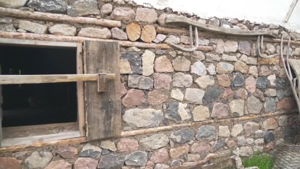 Antiga Casa Aldeia Clássica Tradicional Com Paredes Pedra Madeira Piso — Vídeo de Stock