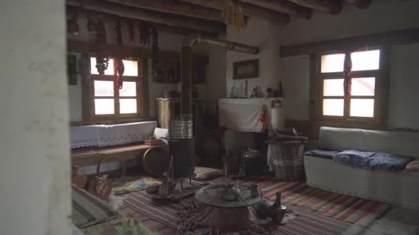 Vecchia Casa Legno Tradizionale Villaggio Interno Tappeto Moquette Antiquariato Articoli — Video Stock