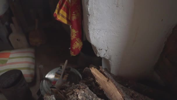 Lâmpada Querosene Antigo Dentro Interior Casa Aldeia Madeira Pequenos Frascos — Vídeo de Stock