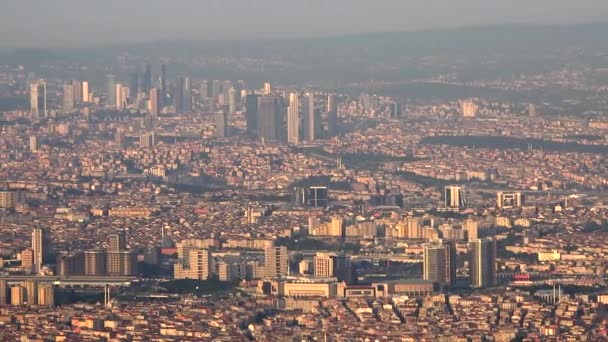 Overbevolkte Metropool Overvolle Stad Door Het Vliegtuig Moskeeën Tussen Hoge — Stockvideo