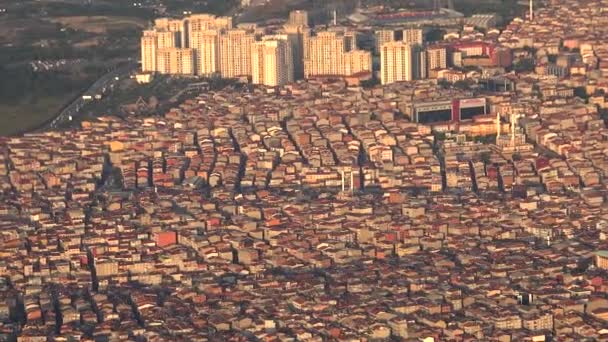 Υπερκατοικημένη Μητρόπολη Πλημμυρισμένη Πόλη Από Αεροπλάνο Κτίρια Μεταξύ Πολυόροφων Κτιρίων — Αρχείο Βίντεο