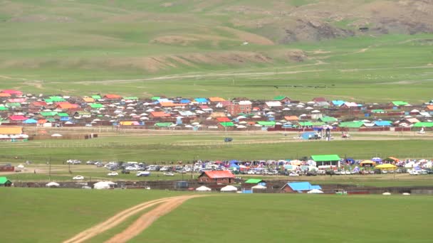 Dav Tradiční Naadam Festival Venkovském Městě Mongolsku Barevné Střešní Domy — Stock video