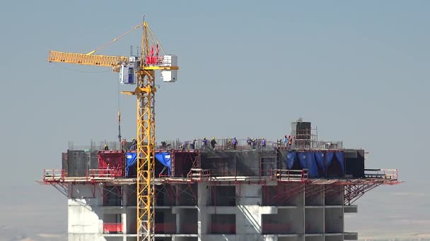 Cranes Construction Workers Working Major Builders Building Site Transporting Wall — Stock Video