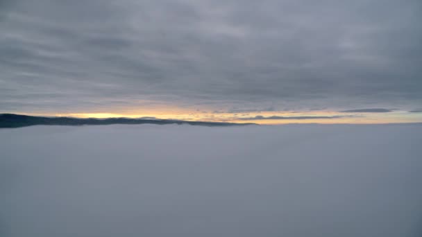 Cinemática 7680X4320 Por Encima Las Nubes Cumbre Montaña Enorme Nube — Vídeos de Stock