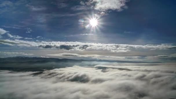 Cinemática 7680X4320 Niebla Superficie Geografía Terrestre Por Encima Las Nubes — Vídeo de stock