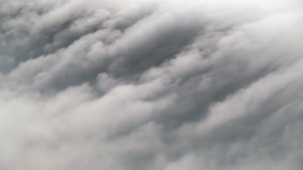Cinemática 7680X4320 Magnífico Evento Meteorológico Las Nubes Cascada Que Fluyen — Vídeo de stock