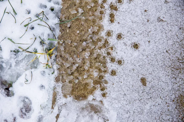 Textura Estrada Concreto Com Neve Derretida Gotas Água — Fotografia de Stock