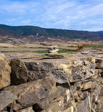 İnsanlar tarafından yapılmış taşların oluşumu