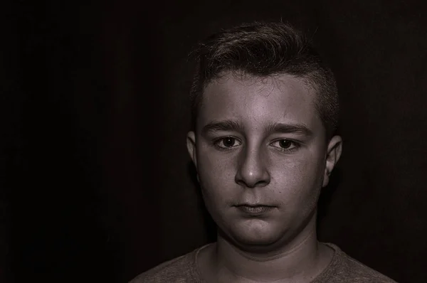 Kavkazský Bílý Chlapec Silueta Černé Bílé — Stock fotografie
