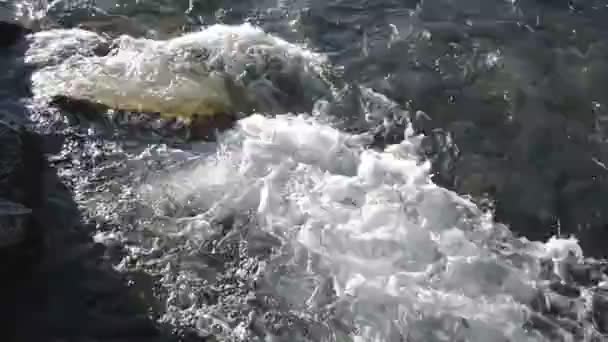 Fluss Seiner Passage Durch Die Bevölkerung Von Janovas Der Sobrarbe — Stockvideo