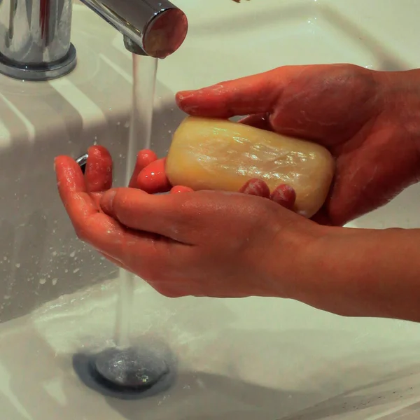 Gest Mycia Rąk Aby Pozbyć Się Covid — Zdjęcie stockowe
