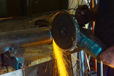 Demirde kaynak ve kesim yapan bir şirketin işletmecisi.