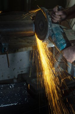 Demirde kaynak ve kesim yapan bir şirketin işletmecisi.