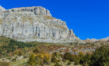 Sağma vadisinin çevresindeki sonbahar manzarası