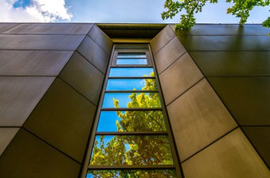 Şehrin modern binası