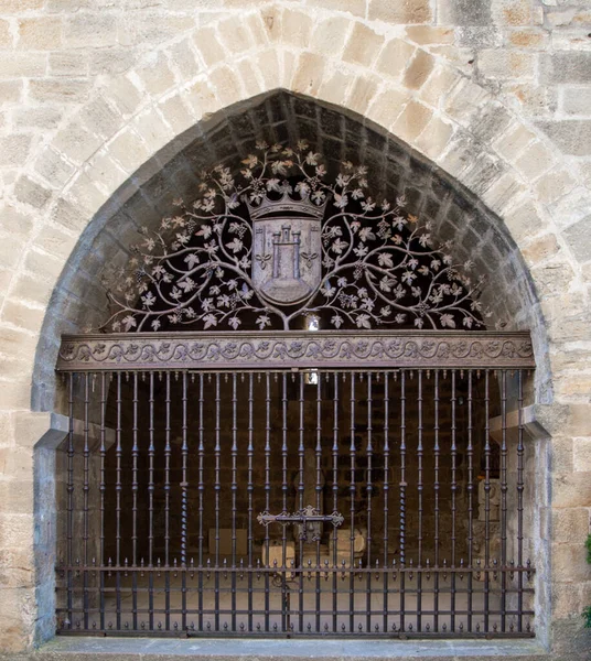 Fachada Antigua Iglesia Ciudad Barcelona España Con Fragmento Marco Arqueado —  Fotos de Stock