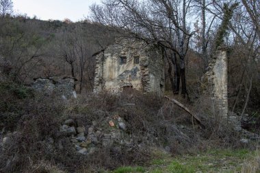 Huesca 'nın terk edilmiş köyü Lacort.