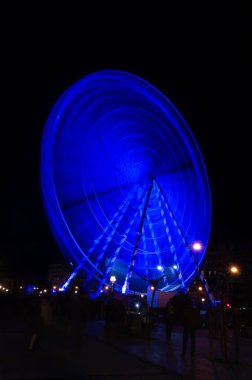 Geceleyin dönme dolap