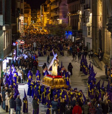 Nasıralı 'nın geçit töreni Huesca' nın kutsal defin töreninde.