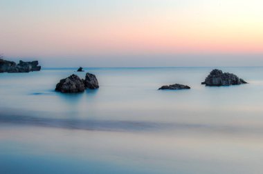 İspanyol sahilinin kumsalında gün batımı