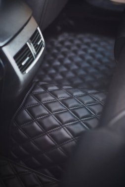 Lüks deri döşeme modern araba iç döşeme ikinci sıra yakın.