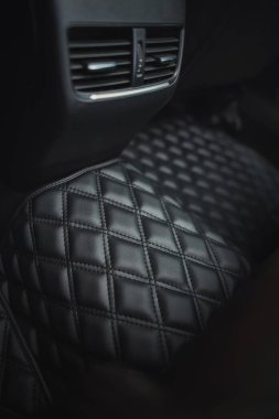 Lüks deri döşeme modern araba iç döşeme ikinci sıra yakın.