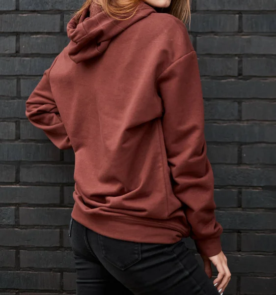 Young Girl Wears Brown Hoodie — 스톡 사진