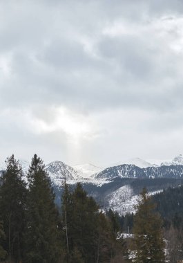 Zakopane Polonya 'da kış karları bulutlarla kaplıydı.