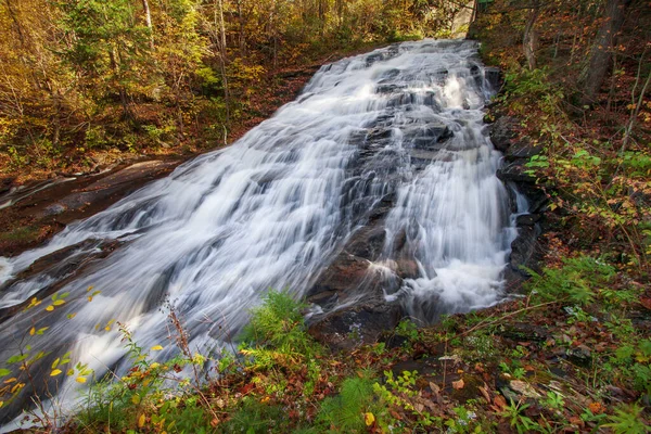 Lebendiger Wasserfall Neuengland Mit Herbstlaub — Stockfoto