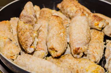 rulo, yemek pişirme, öğle yemeği, süreç, özel, kendi, ev, mutfak, gıda, çiğ, sulu, lezzetli, havuç, pişmiş