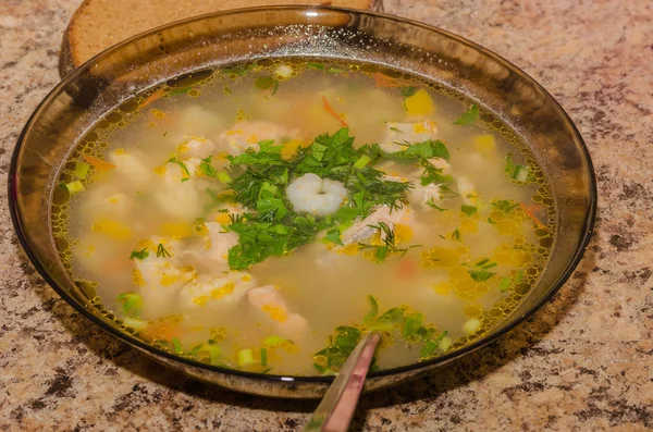 Soppa, skaldjur, fisk, räkor, mat, räkor, mat, bitar av fisk, gourmet, första skålen — Stockfoto