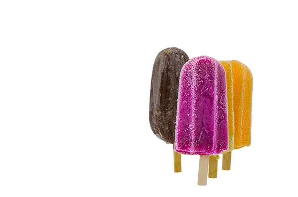 Beyaz arka plan üzerinde izole lezzetli soğuk Ice cream — Stok fotoğraf