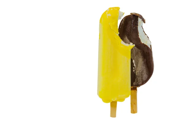 白い背景に分離されたおいしい冷たいアイスクリーム — ストック写真