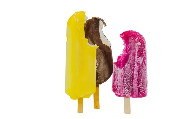Beyaz arka plan üzerinde izole lezzetli soğuk Ice cream — Stok fotoğraf