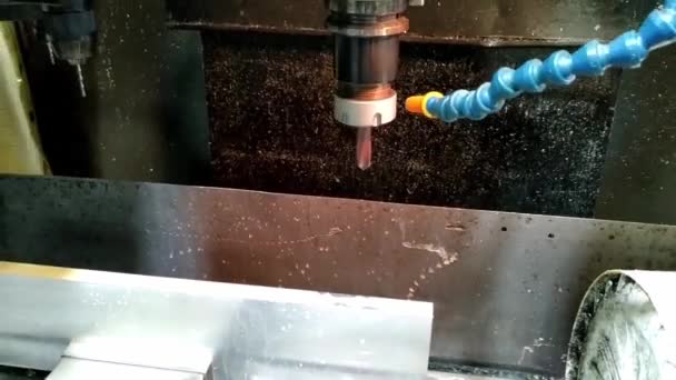 Obróbka Kęsów Aluminiowych Wielowarstwowej Cnc Maszynie — Wideo stockowe