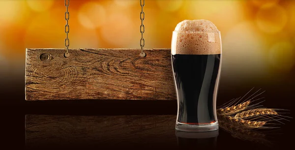 Темное Пиво Пшеница Деревянная Доска — стоковое фото