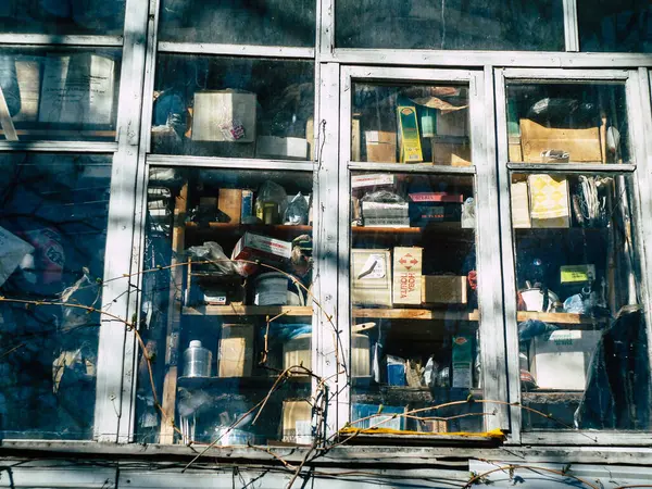 Belíssimas Coisas Velhas Manchadas Uma Janela Misteriosa — Fotografia de Stock