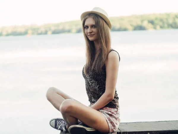 Beautiful Boho Girl Standing Sunset Lake Attractive Young Woman White — Stock Photo, Image