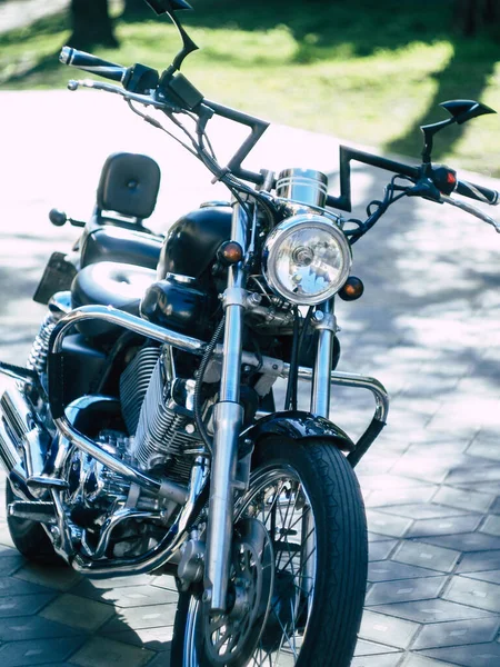 Uma Motocicleta Brilha Sol — Fotografia de Stock