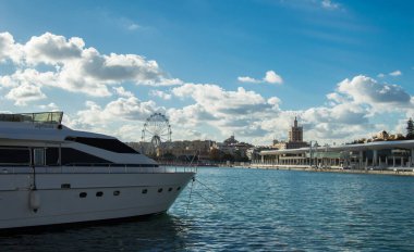 Malaga Rıhtımı 'nın manzarası. Deniz ve liman manzarası.