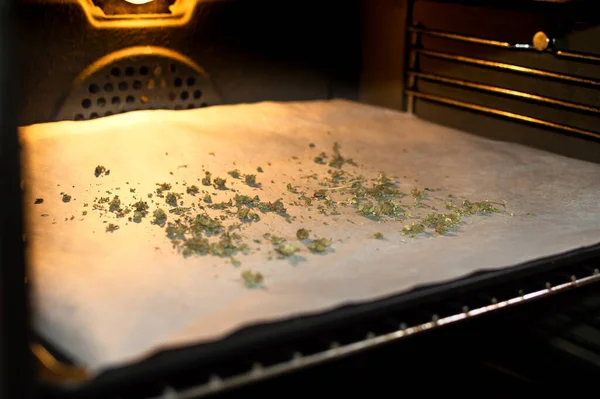Cooking Marijuana Backing Cannabis Buds Activate Psychoactive Effect Cook Later — Stock Photo, Image